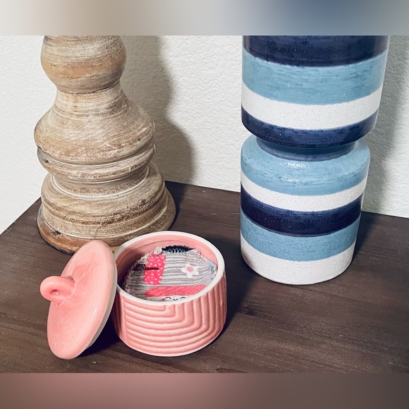 Make Up Wipes - 10 Reusable Face Pads - Beauty - Glam - W/ Pink Ceramic Jar/Lid - Picture 2 of 5